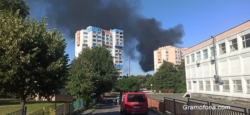 Кметът на Бургас: Няма замърсяване на въздуха заради пожара
