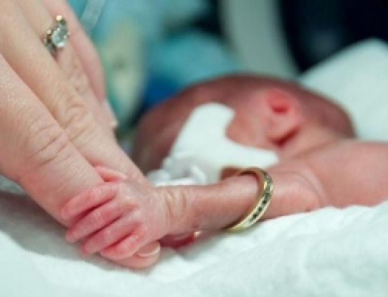 Роди се най-малкото бебе в света - 242 грама
