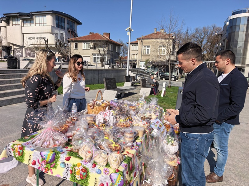 Великденски базар откриха в Царево