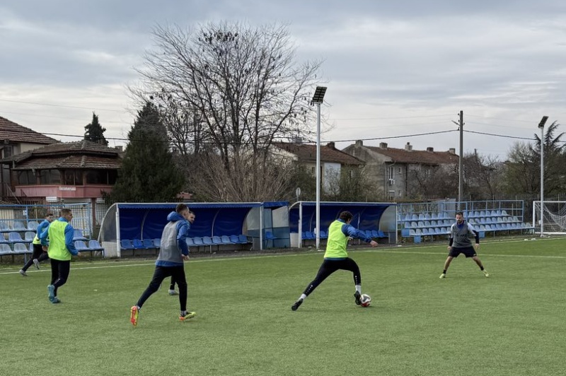 Черноморец ще зимува девети във Втора лига