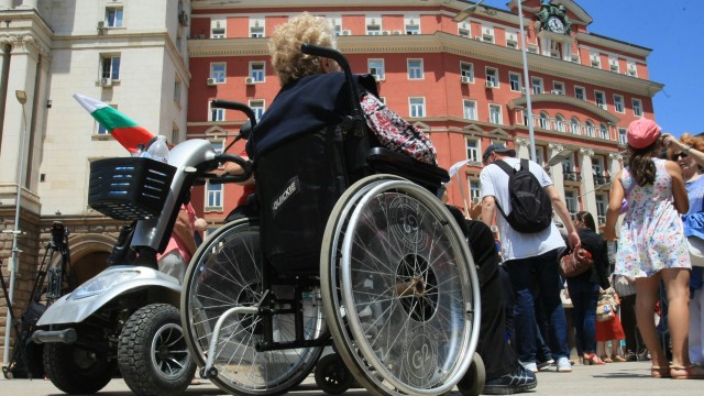 Майките на деца с увреждания излизат на национален протест