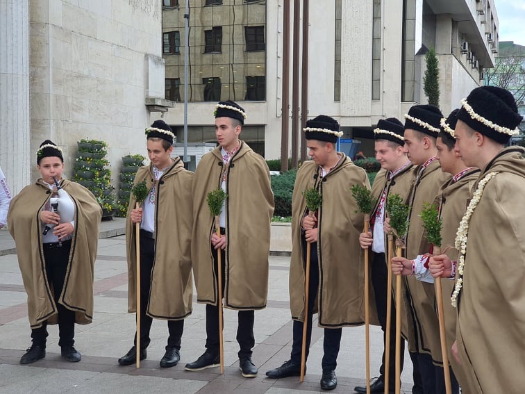 Коледари ще обикалят по кварталите и съставните селища на Бургас