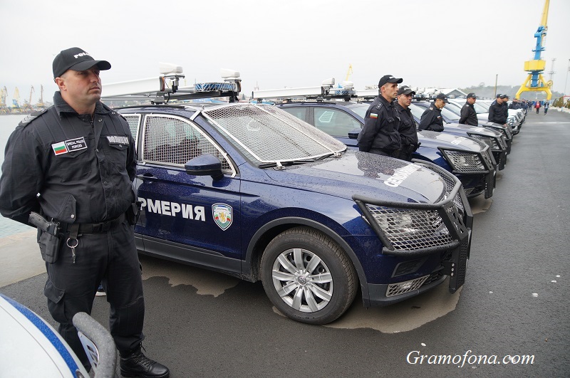 Румънец блъсна кола на жандармерията в Средец, хванаха го в Чирпан