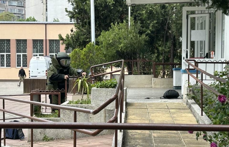 Обезвредиха „бомба“ в двора на бургаско училище