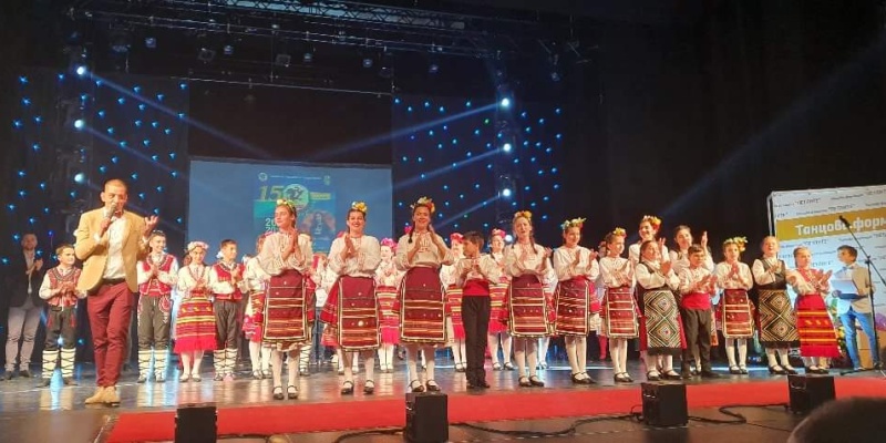 Нов спектакъл и турне за Танцова формация „Петлите“