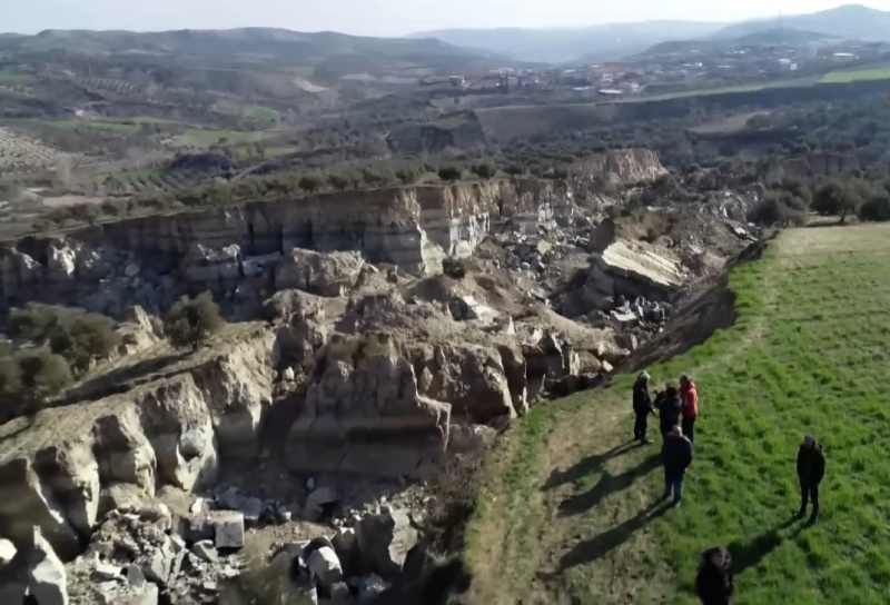 Гигантски разлом се отвори след земетресенията в Турция