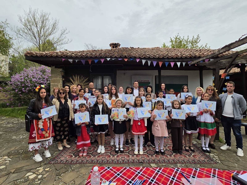 Десетки талантливи ученици от община Сунгурларе участваха в конкурса „С България в сърцето“