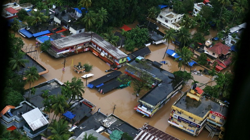 Бедствие в Индия: Наводнения взеха 324 жертви