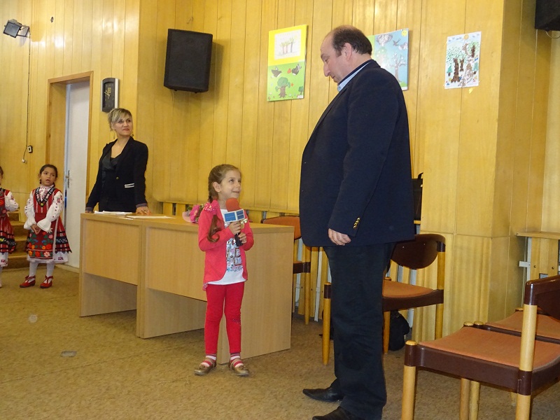 Кметът на Средец с интервю за 6-годишна репортерка