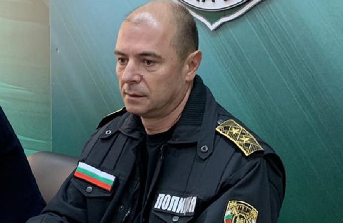Бургаските полицаи следят дали с бежанците в България идват и престъпници