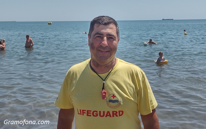 Винаги се къпете в морето в група