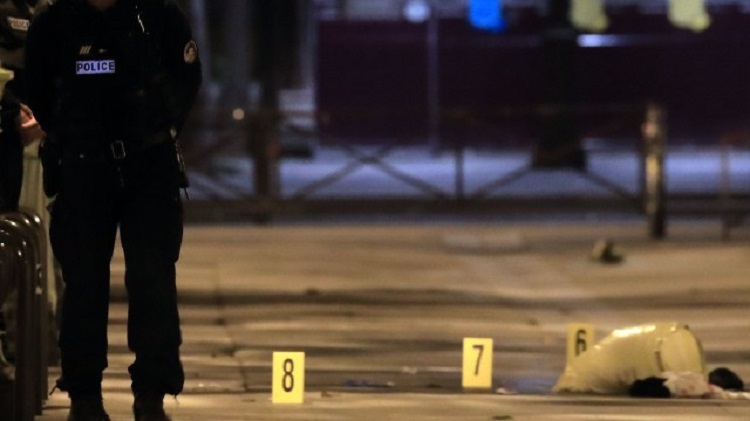Седем души бяха ранени при атака с нож в Париж