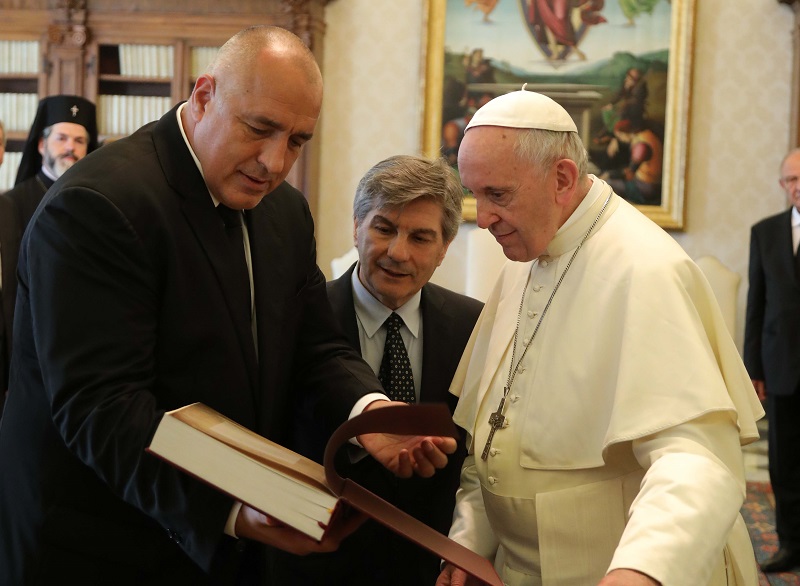 Папа Франциск обеща да дойде в България