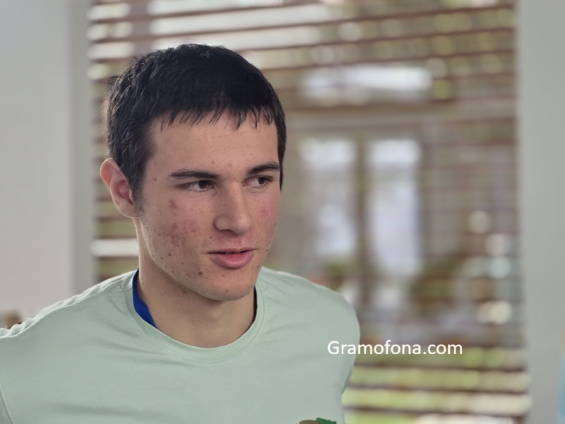 Веселин Янков от Хасково разказва как се отсича латекс