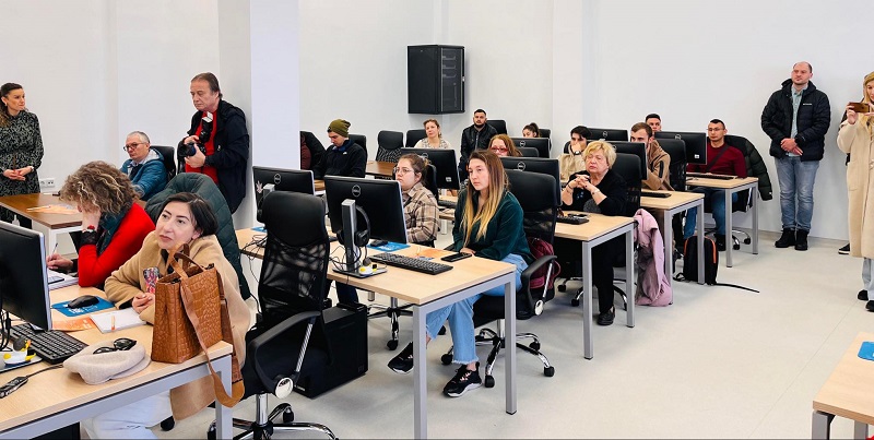 Студентите от Университет „Проф. д-р Асен Златаров“ вече учат в нова IT лаборатория