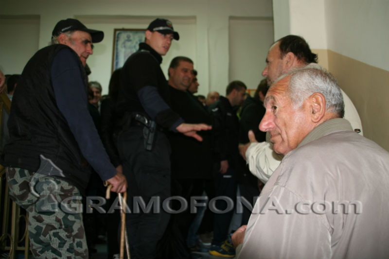 В Обзор хаосът продължава, май ще искат удължаване на изборния ден