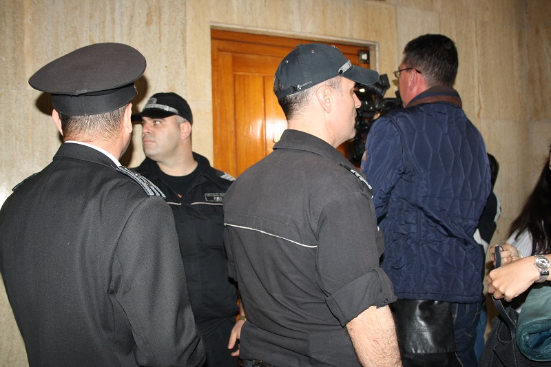 Петър Низамов остава под домашен арест