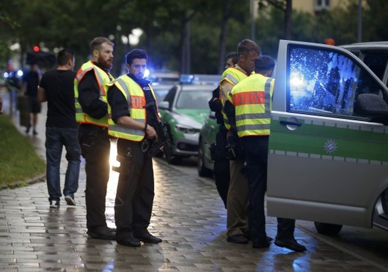 Терор в Мюнхен: Убити и ранени след стрелба в търговски център 