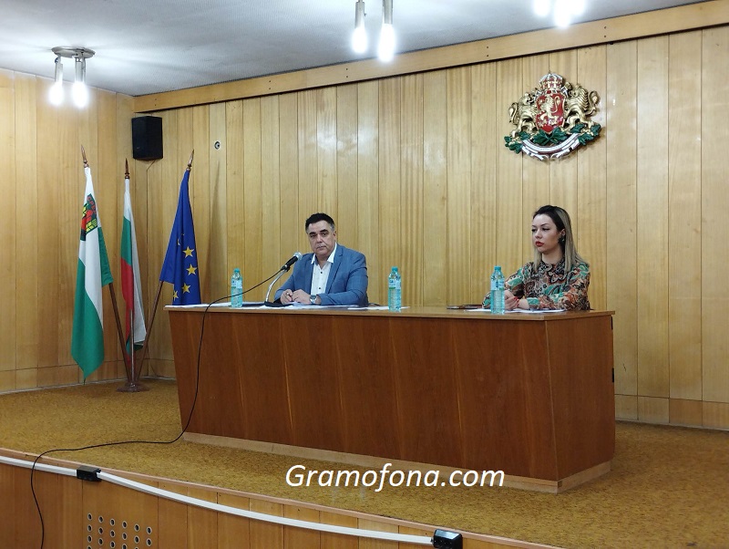 Скандалните докладни за фотоволтаици отново са в дневния ред на сесията в Средец