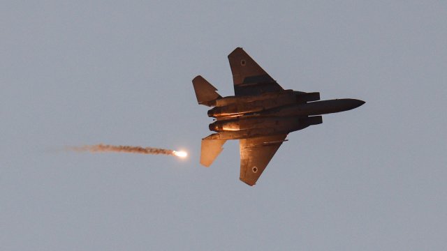 Израел удари най-голямата ракетна фабрика на Хизбула в Южен Ливан