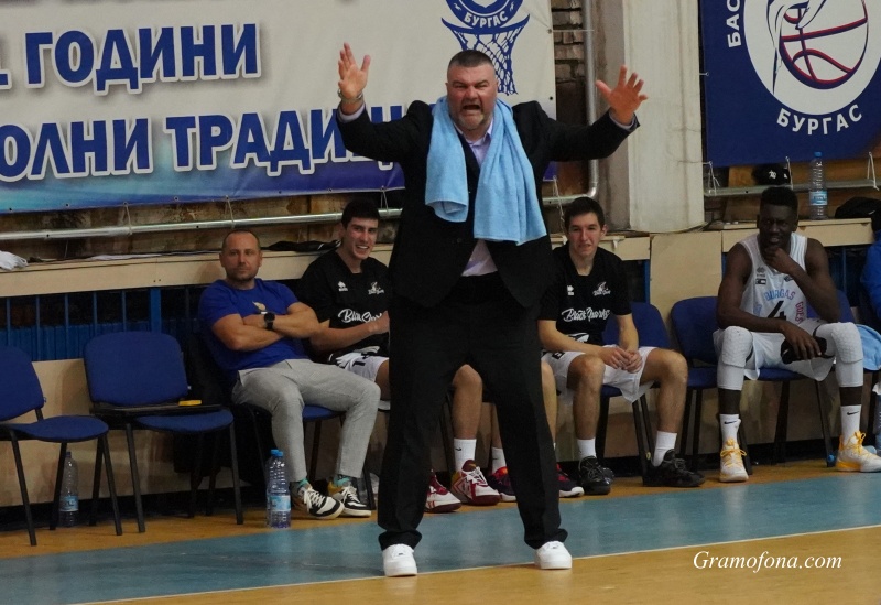 Наказаха треньора на Черноморец – вилнял на мач в Пловдив