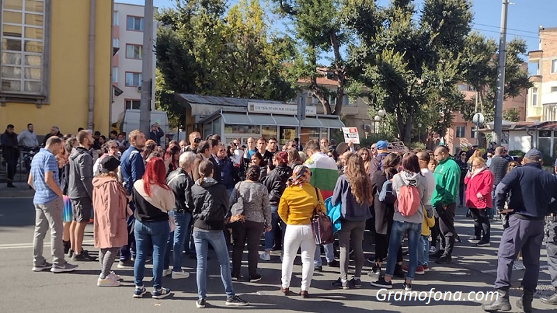 Протестиращи плашат с пълна блокада на областна управа