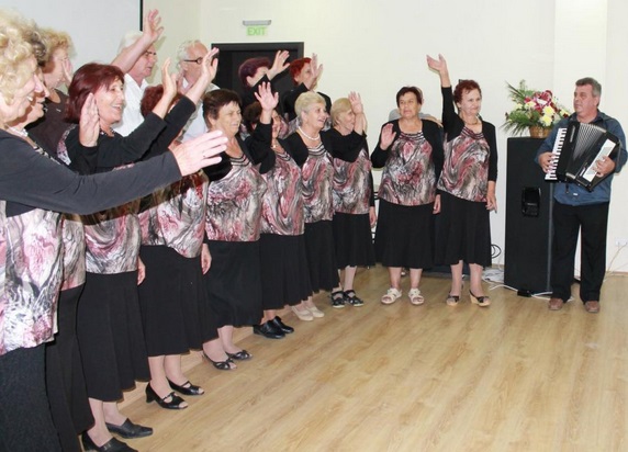 800 пенсионери участват в IV-то издание на фестивала “Сребро в косите, песен в душите”