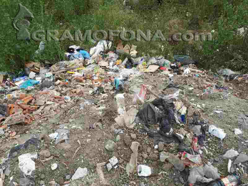 Спират с мантинели незаконно сметище в айтоски квартал