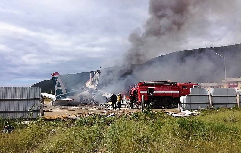 Руски самолет кацна аварийно, пилотите загинаха