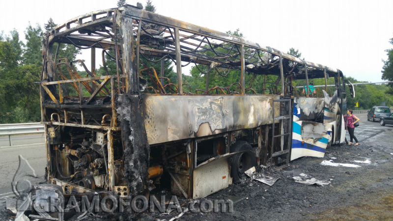 Пожарът в изгорелия автобус е тръгнал от двигателя