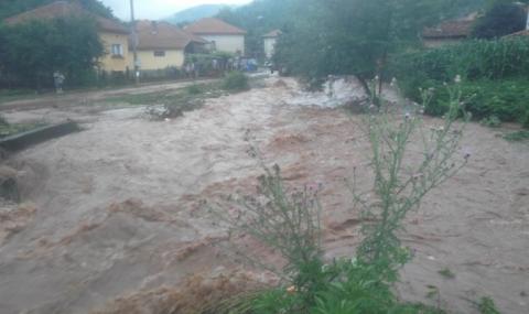 Скъса се язовирна стена край село Нова Върбовка