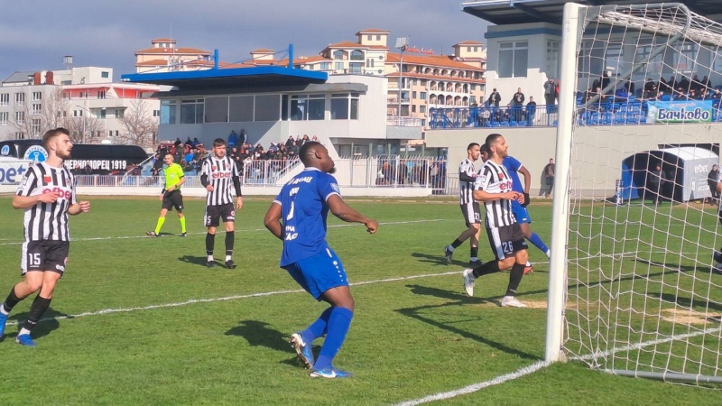 Футболните Черноморец и Нефтохимик направиха ремита