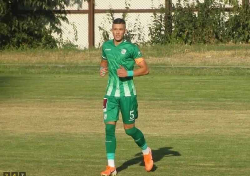 Съдия показа два жълти картона на бургазлия в Кипър, но забрави да го изгони