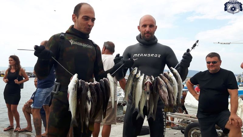 Подводните риболовци от Приморско грабнаха Купа Несебър