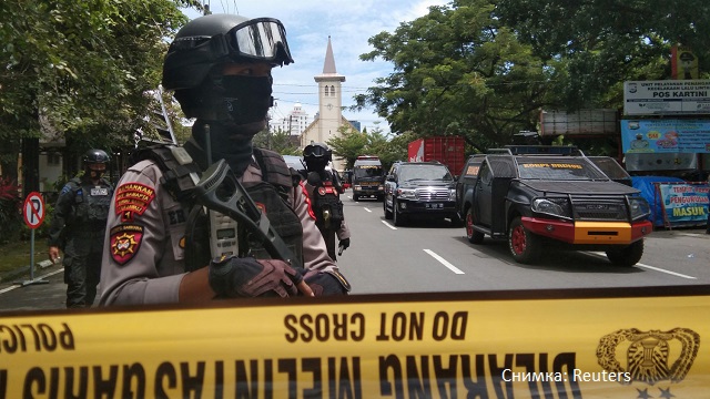 Взрив в католическа църква в Индонезия, има ранени