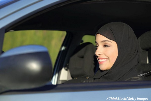 Саудитските жени вече могат да шофират