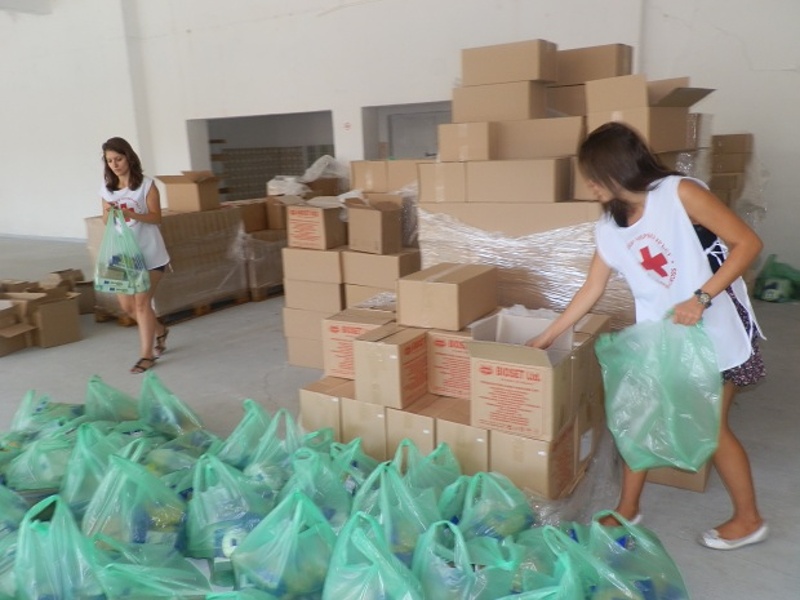 Раздават пакети с храна на над 11 000 домакинства в Бургаско