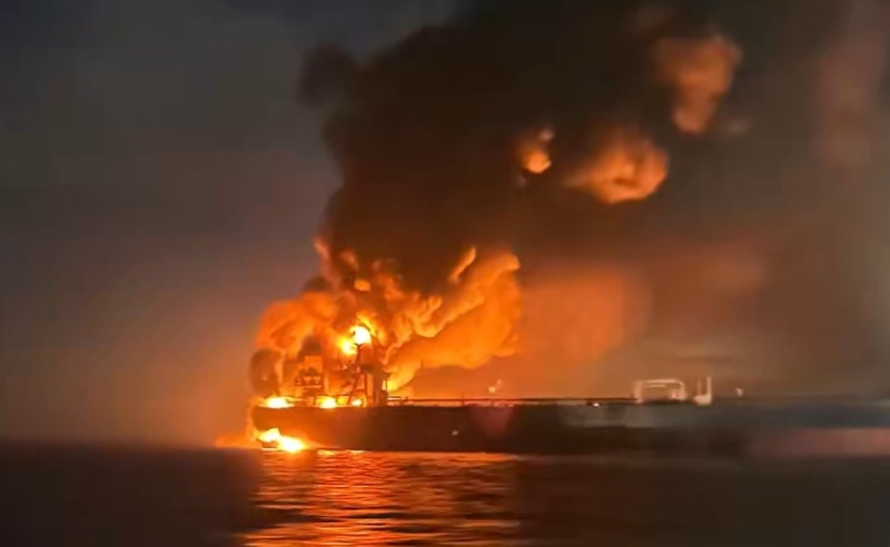 Два танкера пламнаха в Черно море, има ли опасност от екокатастрофа?