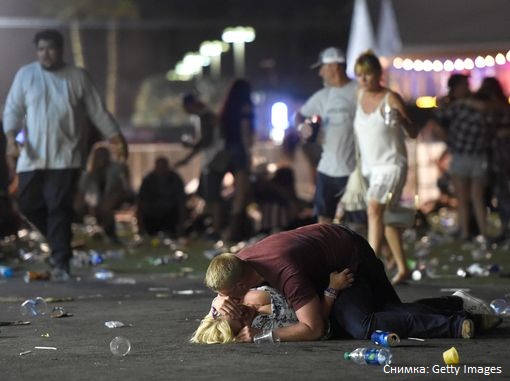 50 са жертвите на стрелбата в Лас Вегас, откриха приятелката на убиеца