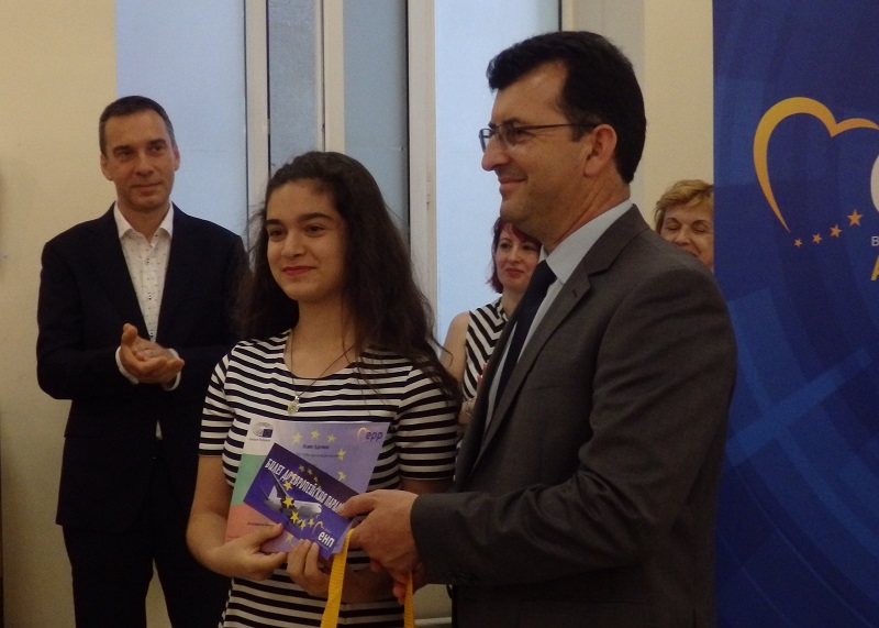 Бургаски ученици ще летят до столицата на Европа
