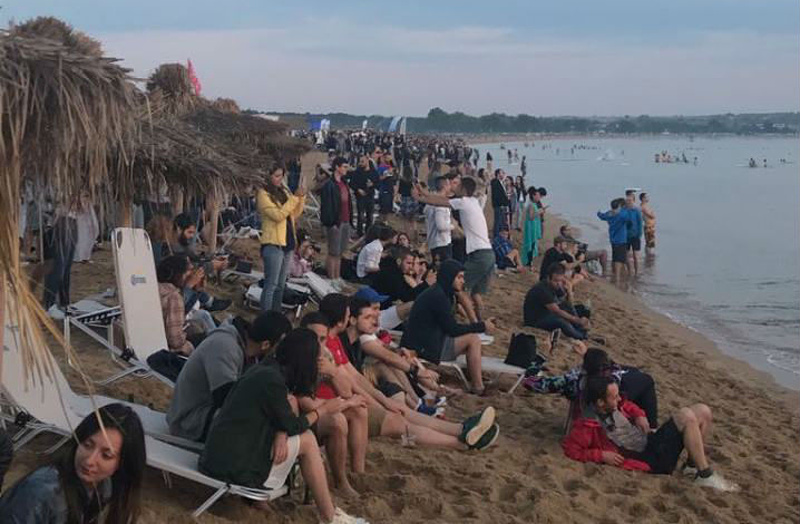 Плаж „Градина“ в Созопол вече е почистен след Джулай морнинг