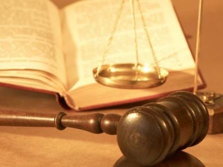 5 години затвор за касиерка, крала от учителски заплати