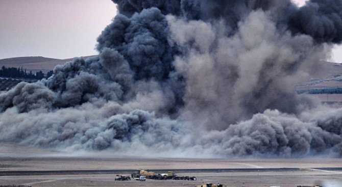 Мощна експлозия в петролна рафинерия