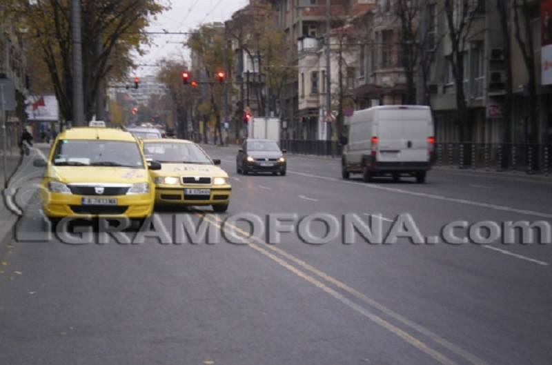 Без таксита в бързата лента на автобусите