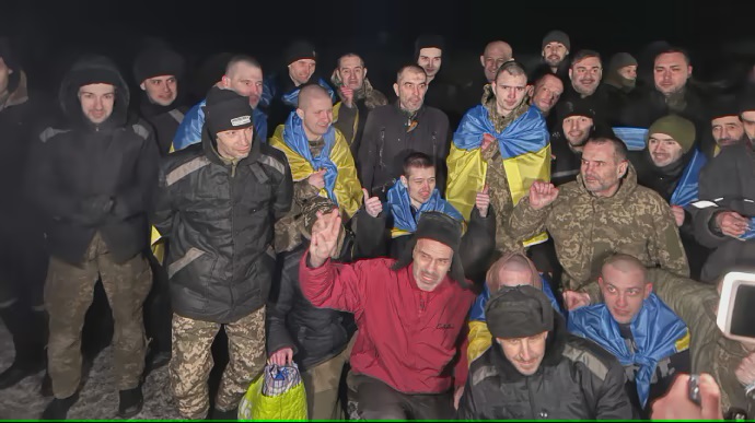 Близо 500 пленени войници си размениха Русия и Украйна