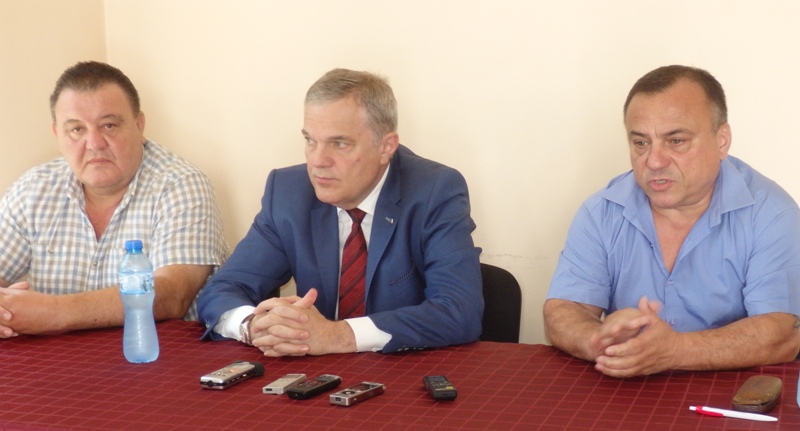 Бургас с надписи Патриотично е да се лъже