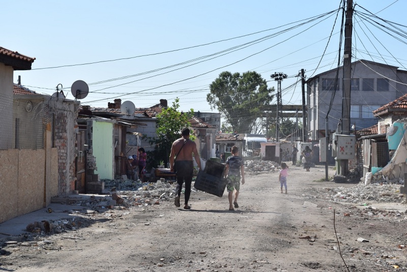 Банди от локали и силна музика тормозят жители на квартал „Победа“
