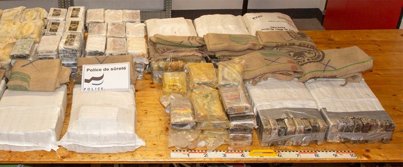 Откриха половин тон кокаин в швейцарски завод за шоколад