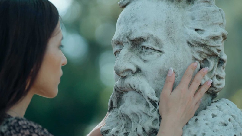 Изповедта на една актриса с три акцента в Бургас