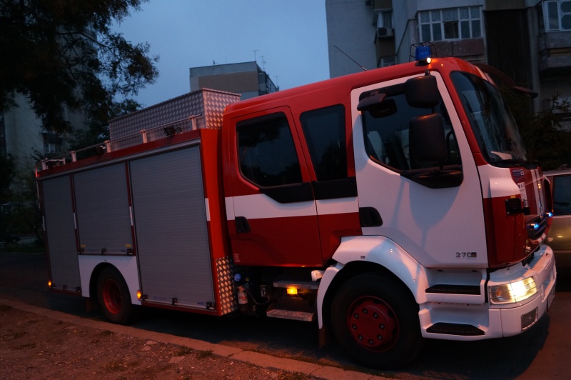 Бургазлия е обгазен при пожар в жк „Братя Миладинови“